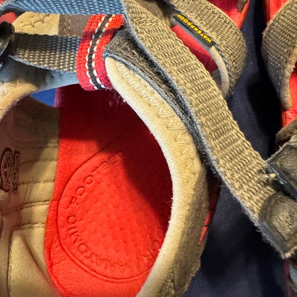 Keen Newport H2 Sandals Grey and Red Youth Size 5 - Picture 8 of 11